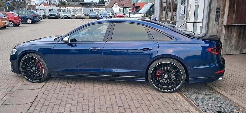 Gebraucht Audi S8 572 PS (420 kW) 2020 Blau Limousine