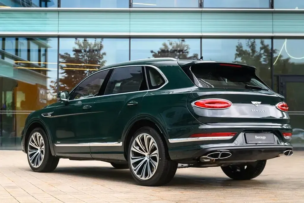 Ny Bentley Bentayga 551 HK (405 kW) 2026 Grön SUV