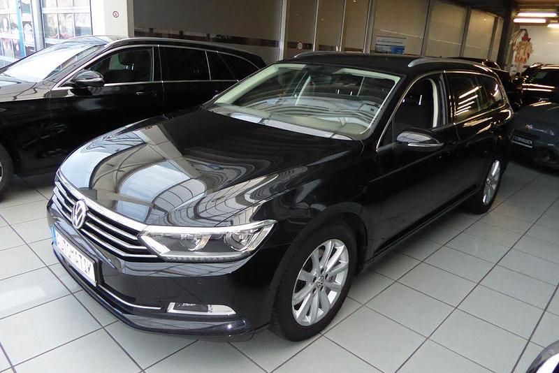 Schwarz Gebraucht 2017 VW Passat Comfortline Kombi | 15.990 € (Fairer Preis) - Bild 1/4