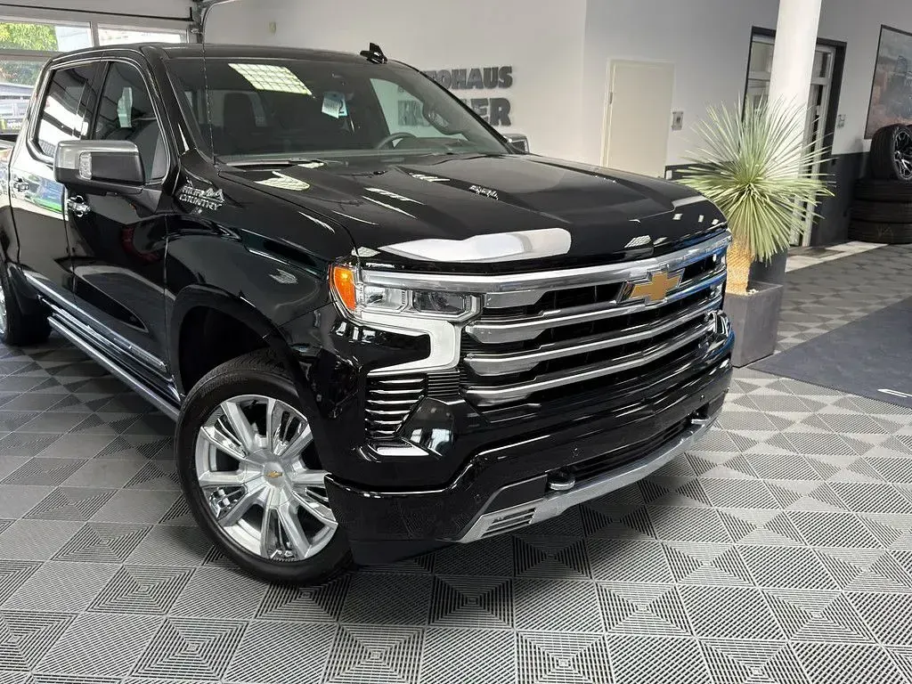 Neu Chevrolet Silverado 426 PS (313 kW) 2026 Schwarz SUV