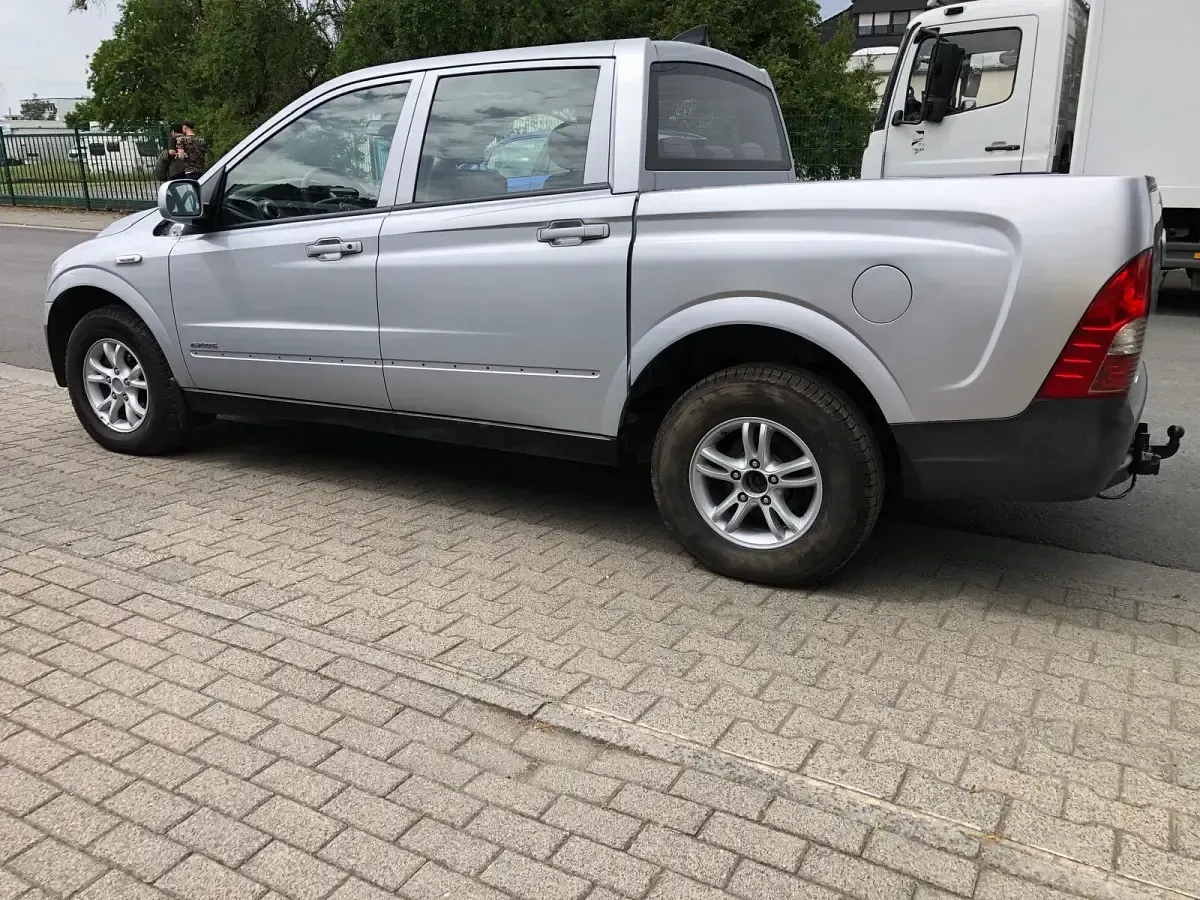 Gebraucht SsangYong Actyon 141 PS (103 kW) 2011 Silber Pickup