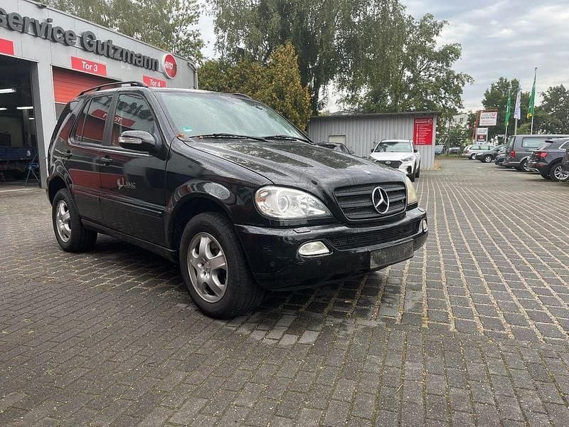 Schwarz Gebraucht 2004 Mercedes ML270 SUV | 3.499 € (Superpreis) - Bild 1/4