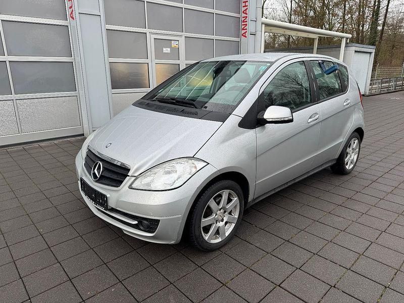 Silber Gebraucht 2011 Mercedes A180 Limousine | 4.790 € (Etwas zu teuer) - Bild 1/4
