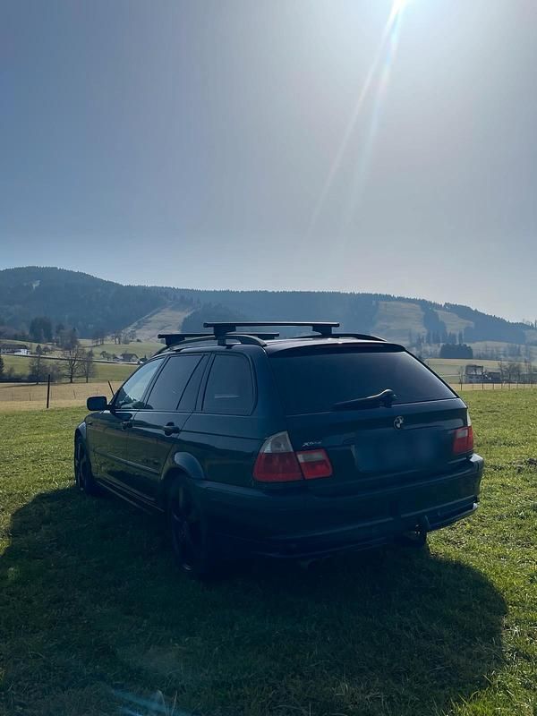 Gebraucht BMW 325 M Sport 192 PS (141 kW) 2002 Blau Kombi