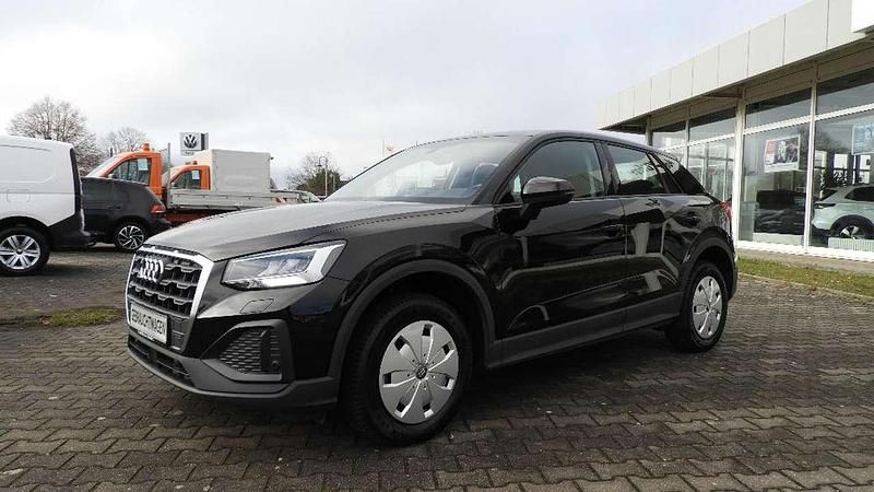 Brillantschwarz Gebraucht 2021 Audi Q2 Basis SUV | 18.985 € (Superpreis) - Bild 1/4