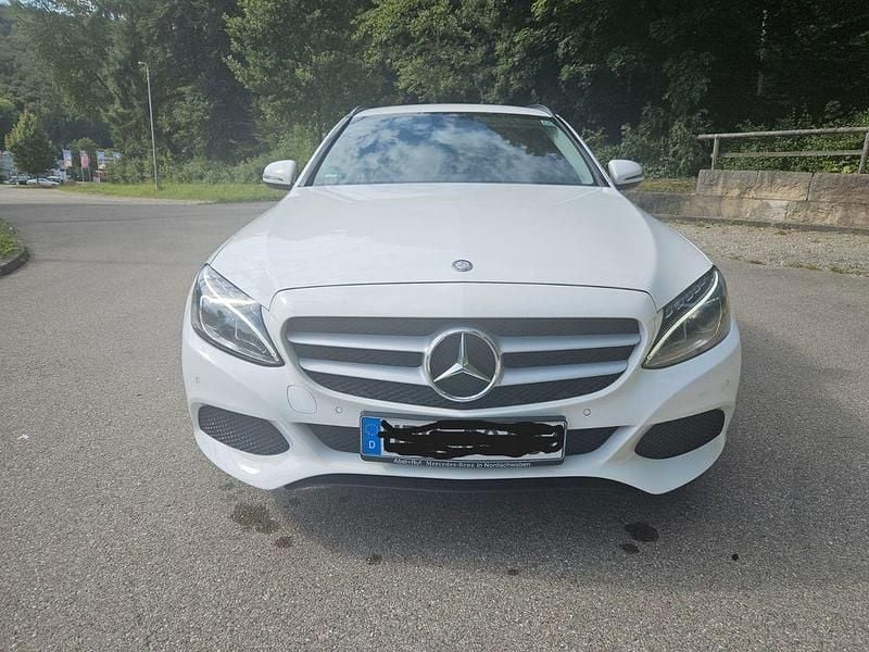 Weiß Gebraucht 2016 Mercedes C200 Limousine | 11.600 € (Superpreis) - Bild 1/4