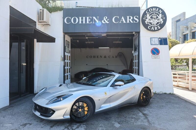 Grau Gebraucht 2022 Ferrari 812 Cabrio | 449.900 € - Bild 1/4