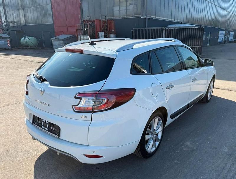 Gebraucht Renault Mégane III Luxe 131 PS (96 kW) 2010 Weiß Limousine