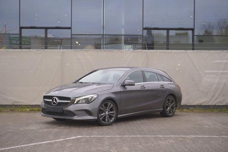 Grau Gebraucht 2017 Mercedes CLA200 Shooting Brake Kombi | 11.000 € (Superpreis) - Bild 1/4