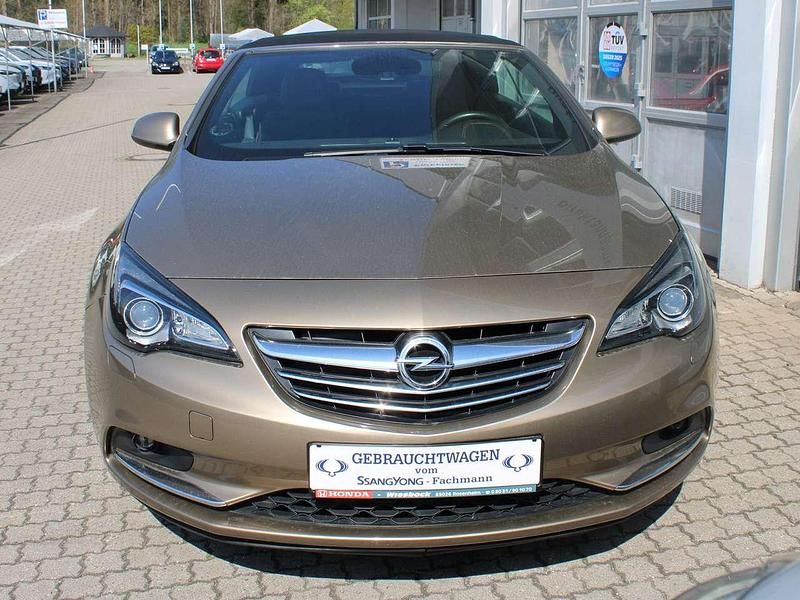 Usado Opel Cascada Innovation 170 HP (125 kW) 2013 Bege Cabrios