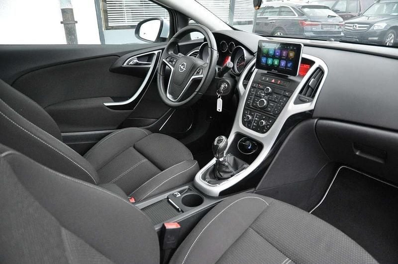 Gebraucht Opel Astra GTC Edition 140 PS (102 kW) 2011 Silber Coupé