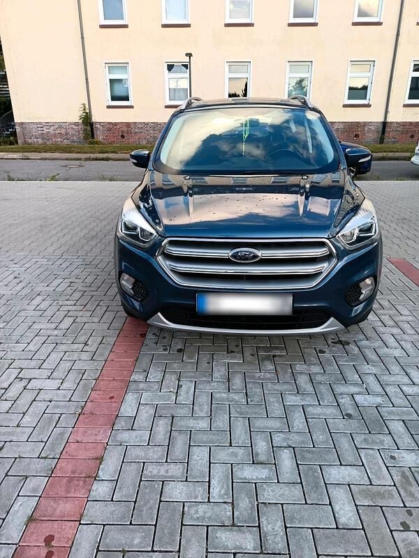 Gebraucht Ford Kuga 150 PS (110 kW) 2018 Blau SUV