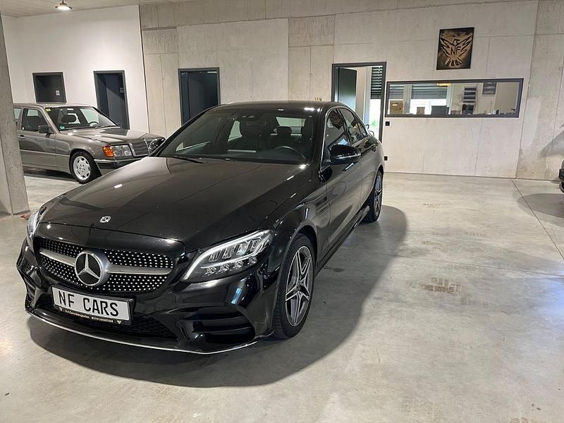 Obsidianschwarz Gebraucht 2020 Mercedes C220 AMG Limousine | 29.990 € (Fairer Preis) - Bild 1/4