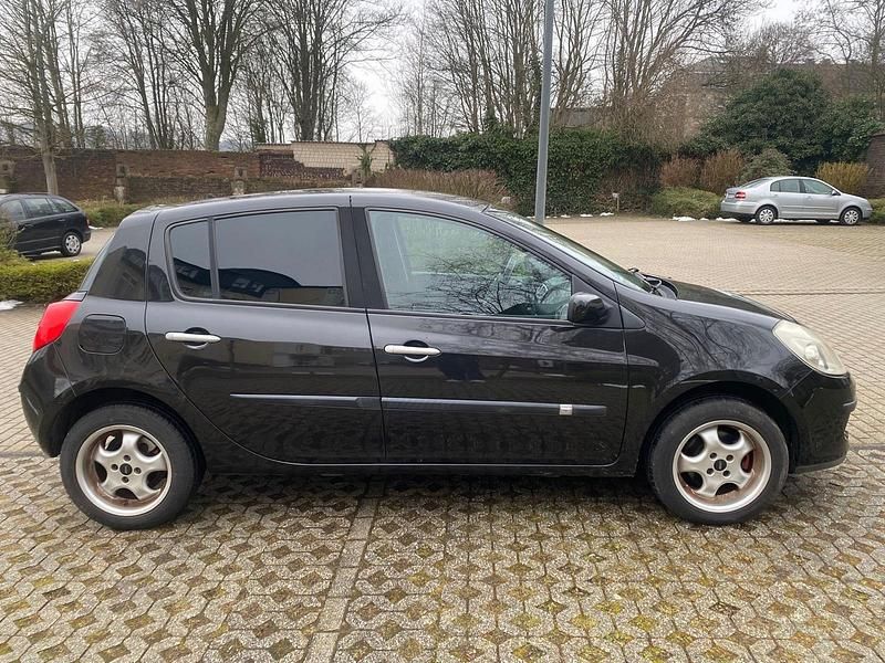 Gebraucht Renault Clio II 88 PS (64 kW) 2006 Schwarz Kleinwagen