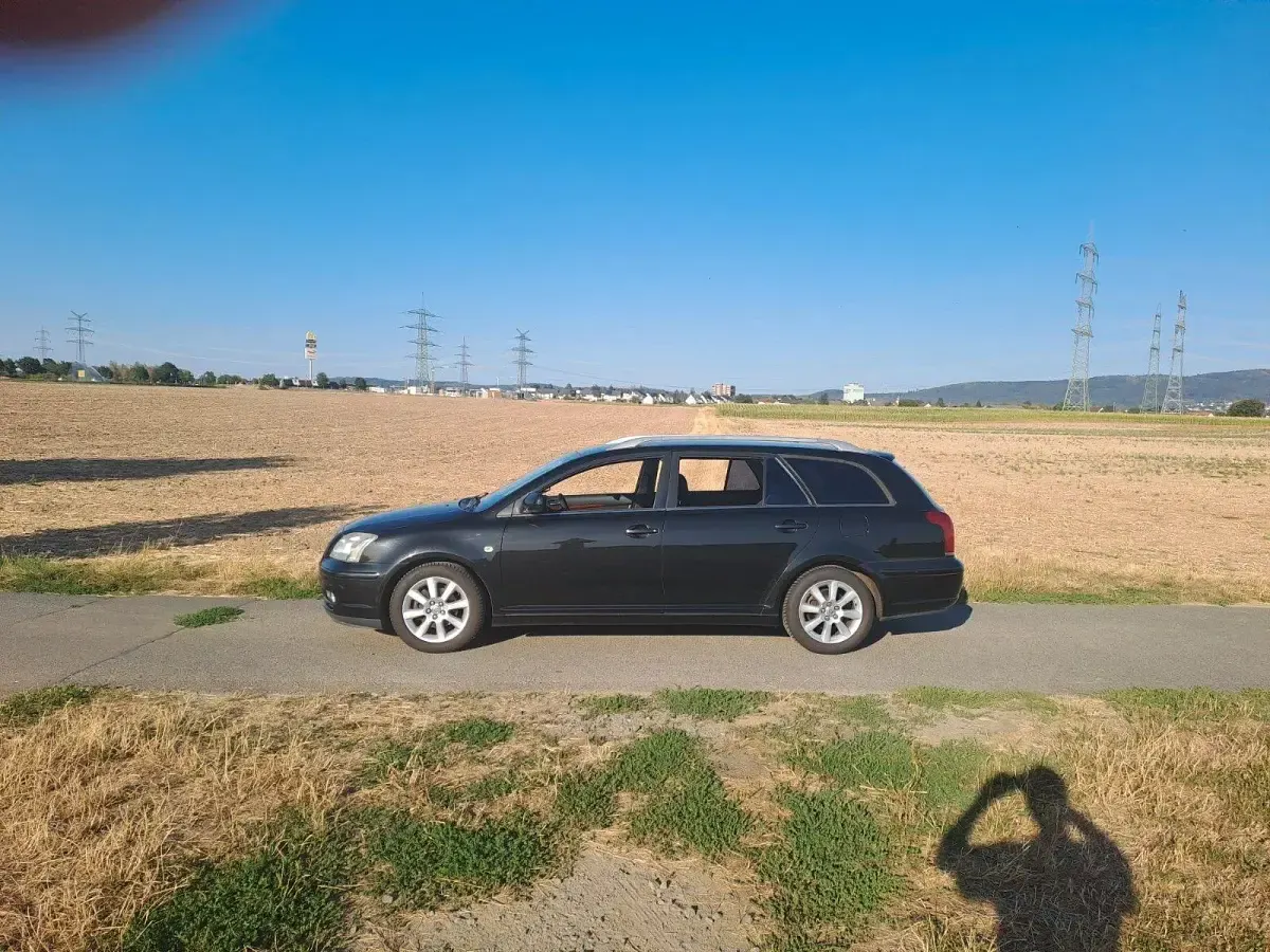 Gebraucht Toyota Avensis 129 PS (94 kW) 2004 Schwarz Limousine