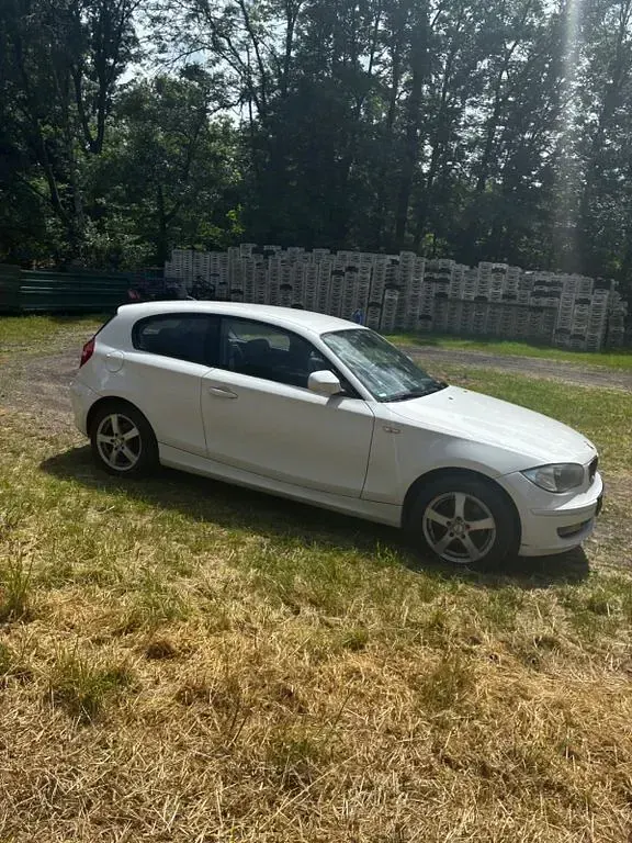 Gebraucht BMW 116 122 PS (89 kW) 2012 Weiß Kleinwagen