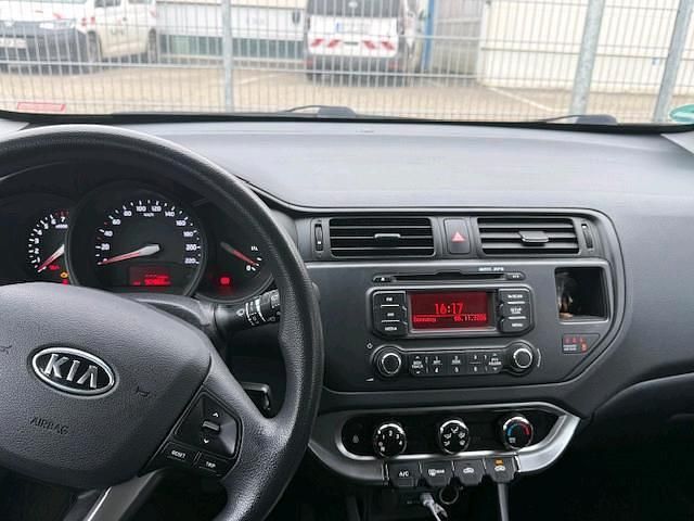 Silber Gebraucht 2012 Kia Rio Kleinwagen | 5.000 € (Guter Preis) - Bild 1/4