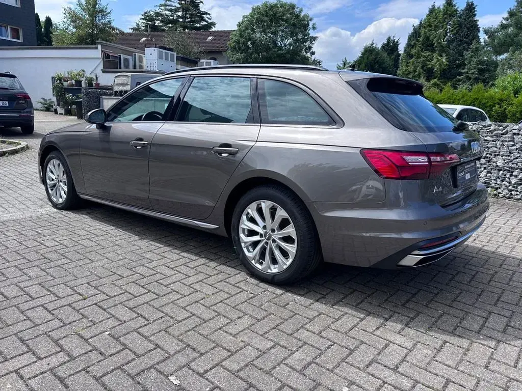 Gebraucht Audi A4 Advanced Plus 204 PS (150 kW) 2022 Grau Kombi