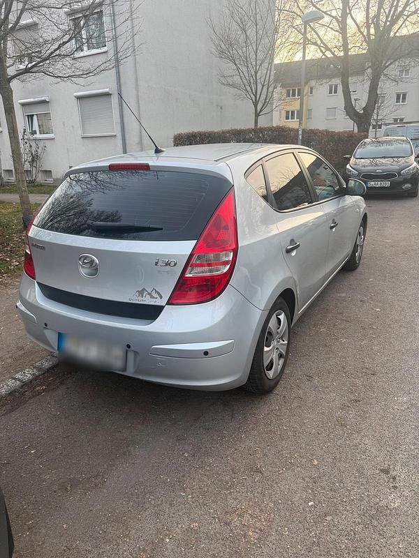 Gebraucht Hyundai i30 109 PS (80 kW) 2009 Silber Kleinwagen