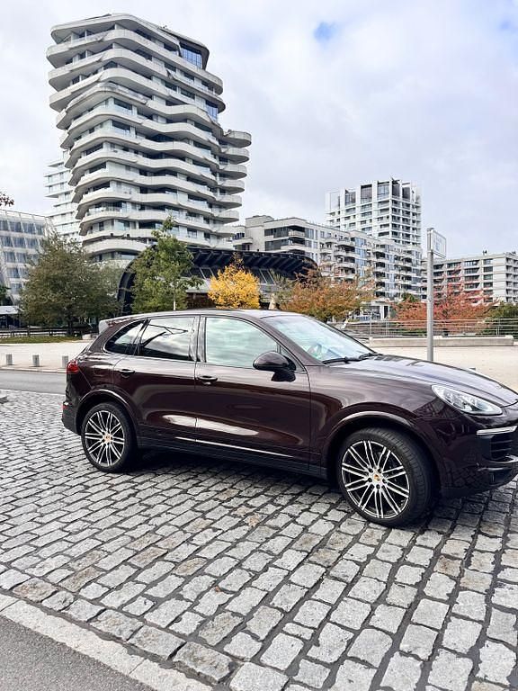 Braun Gebraucht 2016 Porsche Cayenne Platinum Edition SUV | 35.000 € (Etwas zu teuer) - Bild 1/4