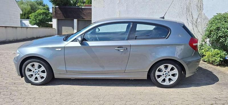 Silber Gebraucht 2009 BMW 118 Kleinwagen | 4.900 € (Fairer Preis) - Bild 1/4