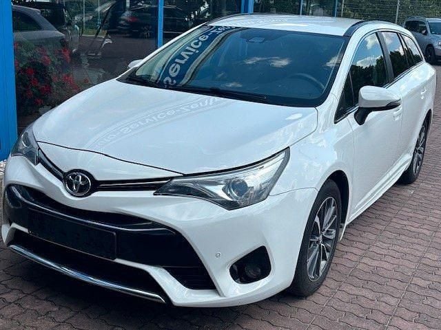 Weiß Gebraucht 2017 Toyota Avensis Team Limousine | 14.250 € (Etwas zu teuer) - Bild 1/4