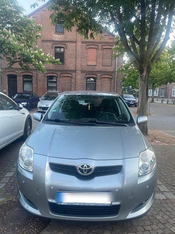 Gebraucht Toyota Auris 126 PS (92 kW) 2009 Silber Limousine