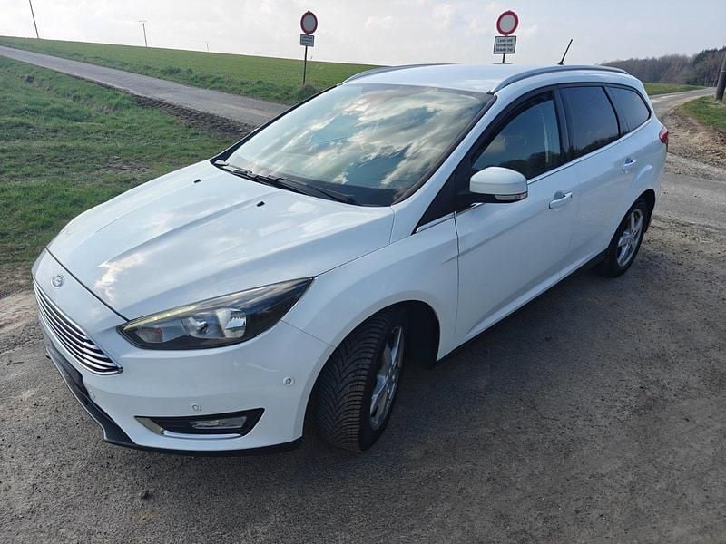 Gebraucht Ford Focus Cool & Connect 125 PS (91 kW) 2018 Weiß Kombi