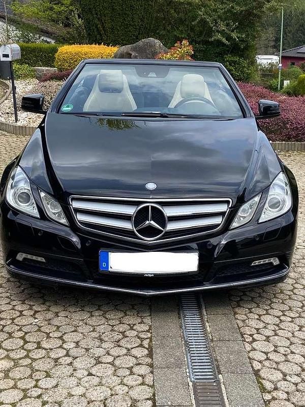 Gebraucht Mercedes E350 Elegance 231 PS (169 kW) 2010 Schwarz Cabrio