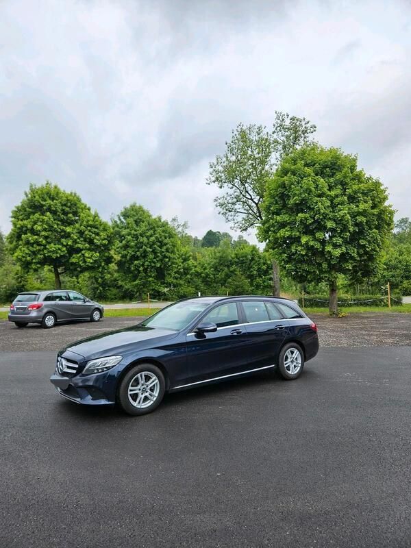 Blau Gebraucht 2019 Mercedes C200 Avantgarde Kombi | 16.500 € (Teuer) - Bild 1/4