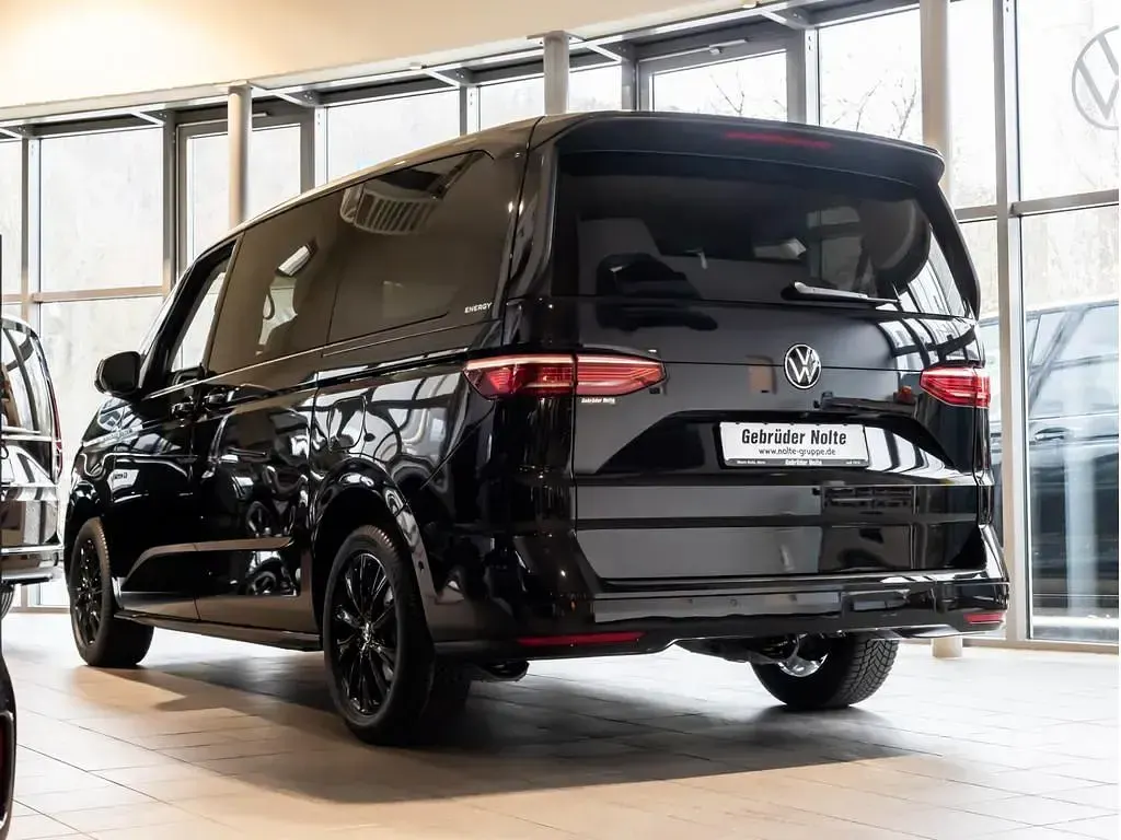 Nowe VW Multivan 2026 Czarny Minivan