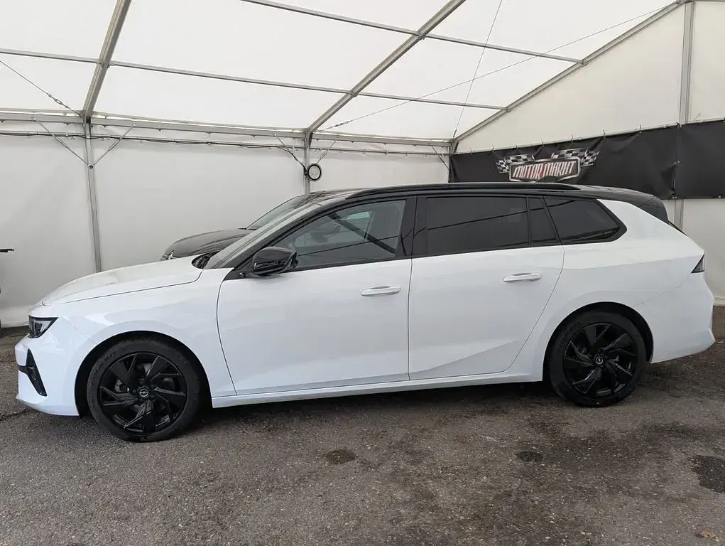 Używany Opel Astra 131 KM (96 kW) 2024 Biały Hatchback