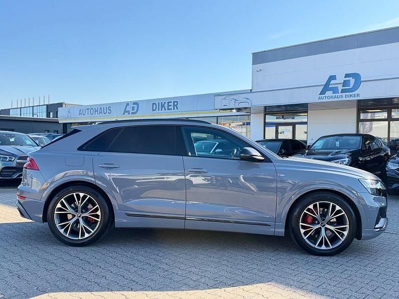 Gebraucht Audi Q8 Competition 286 PS (210 kW) 2023 Nardograu SUV