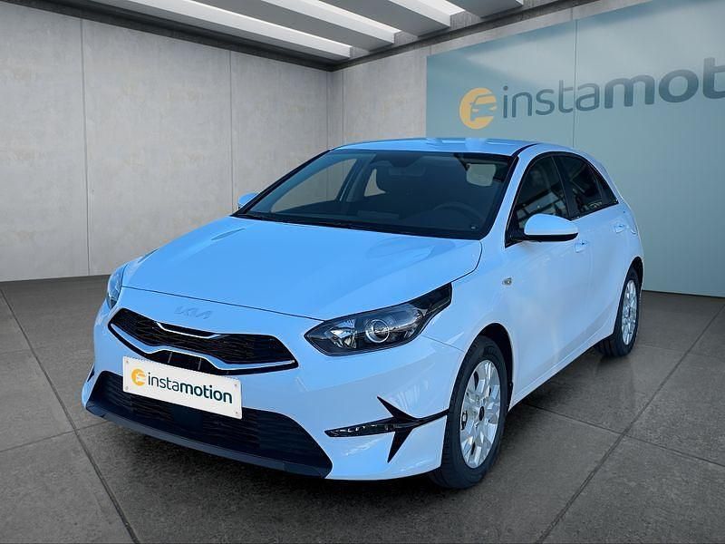 Weiß Neu 2024 Kia Ceed Vision Kleinwagen | 22.299 € (Superpreis) - Bild 1/4