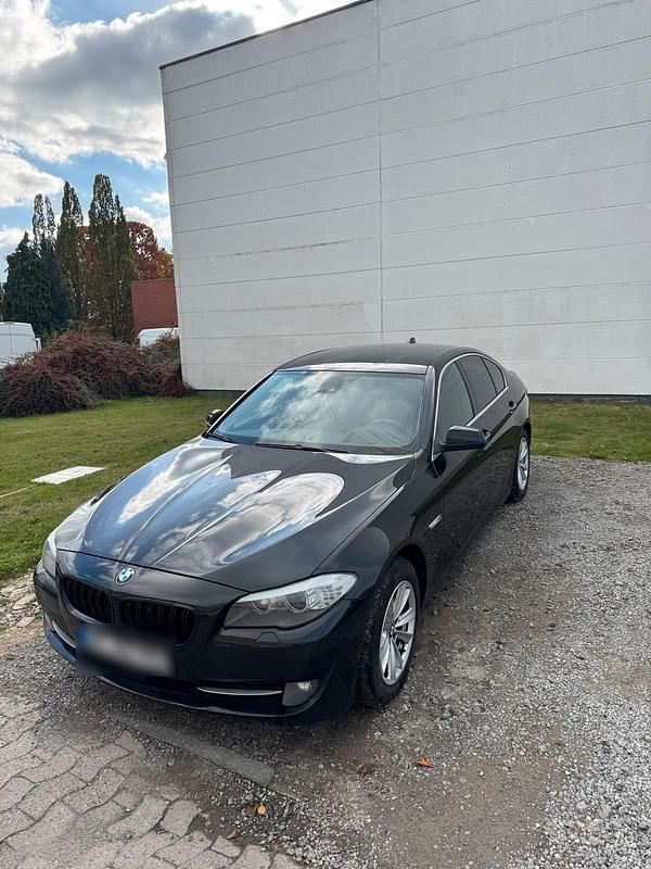 Schwarz Gebraucht 2012 BMW 530 Comfort Edition Limousine | 10.900 € (Superpreis) - Bild 1/4