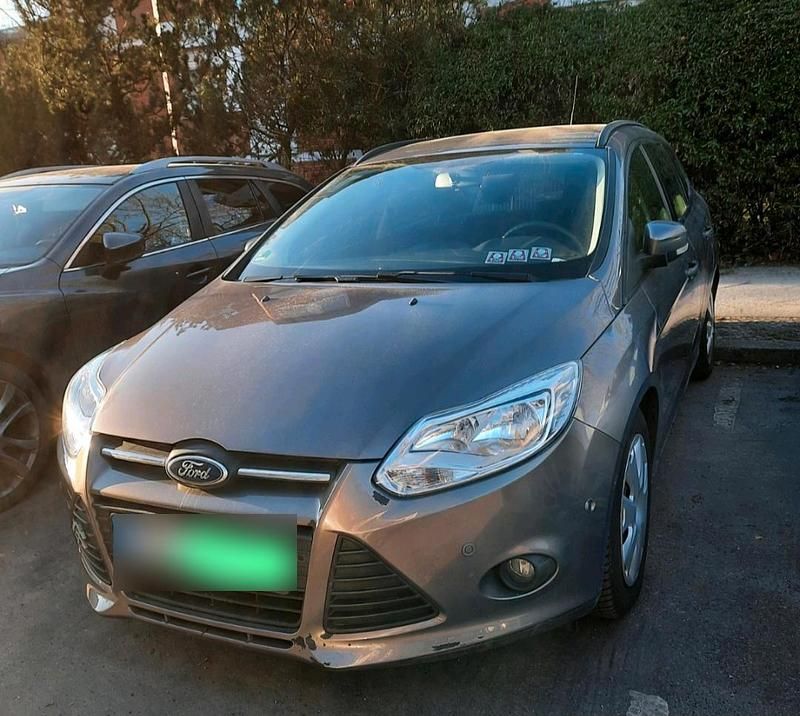 Gebraucht Ford Focus 125 PS (91 kW) 2013 Grau Kombi