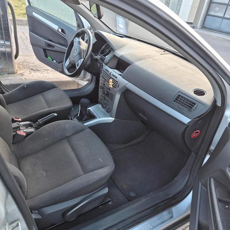 Gebraucht Opel Astra Innovation 205 PS (150 kW) 2007 Silber Kombi