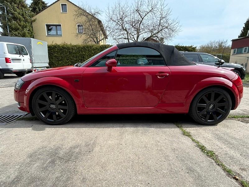 Gebraucht Audi TT Roadster 179 PS (131 kW) 2001 Rot Cabrio