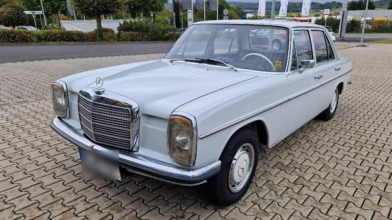 Weiß Gebraucht 1972 Mercedes W115 Limousine | 21.500 € - Bild 1/4