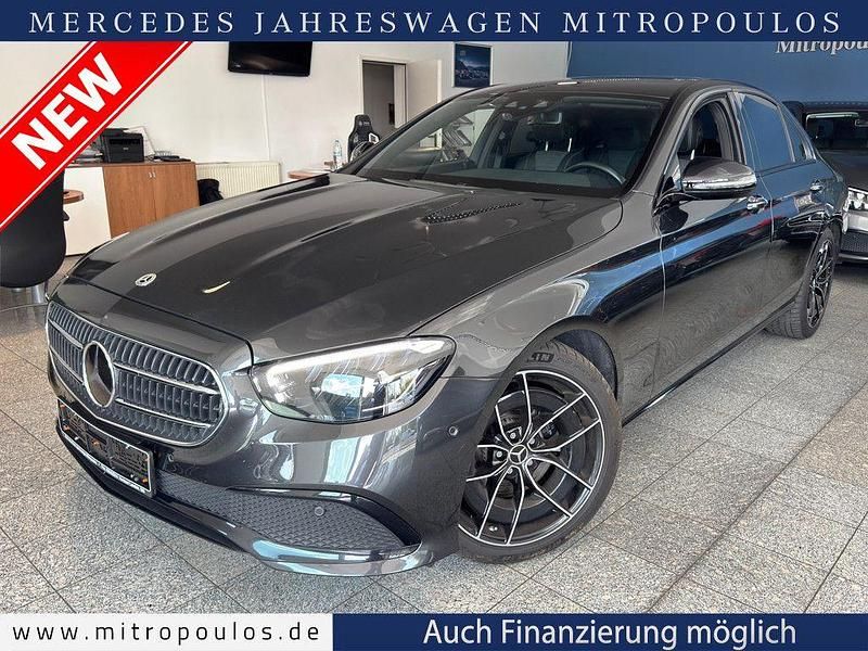 Graphitgrau Gebraucht 2022 Mercedes E220 Night Limousine | 38.946 € (Fairer Preis) - Bild 1/4
