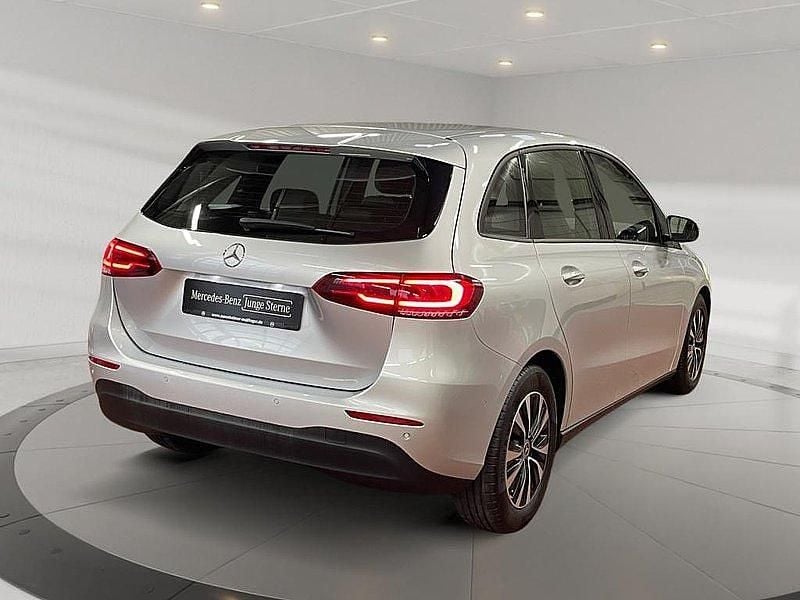 Gebraucht Mercedes B200 150 PS (110 kW) 2021 Iridiumsilber metallic Van / Kleinbus