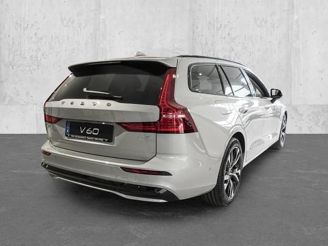 Neu Volvo V60 Plus 197 PS (144 kW) 2025 Silber Kombi