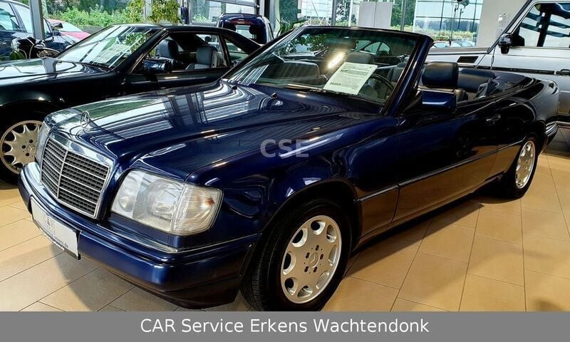 Blau Gebraucht 1994 Mercedes E220 Cabrio | 22.910 € - Bild 1/4