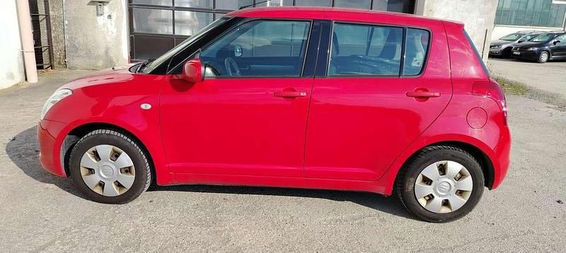 Gebraucht Suzuki Swift Snow 92 PS (67 kW) 2009 Rot Kleinwagen