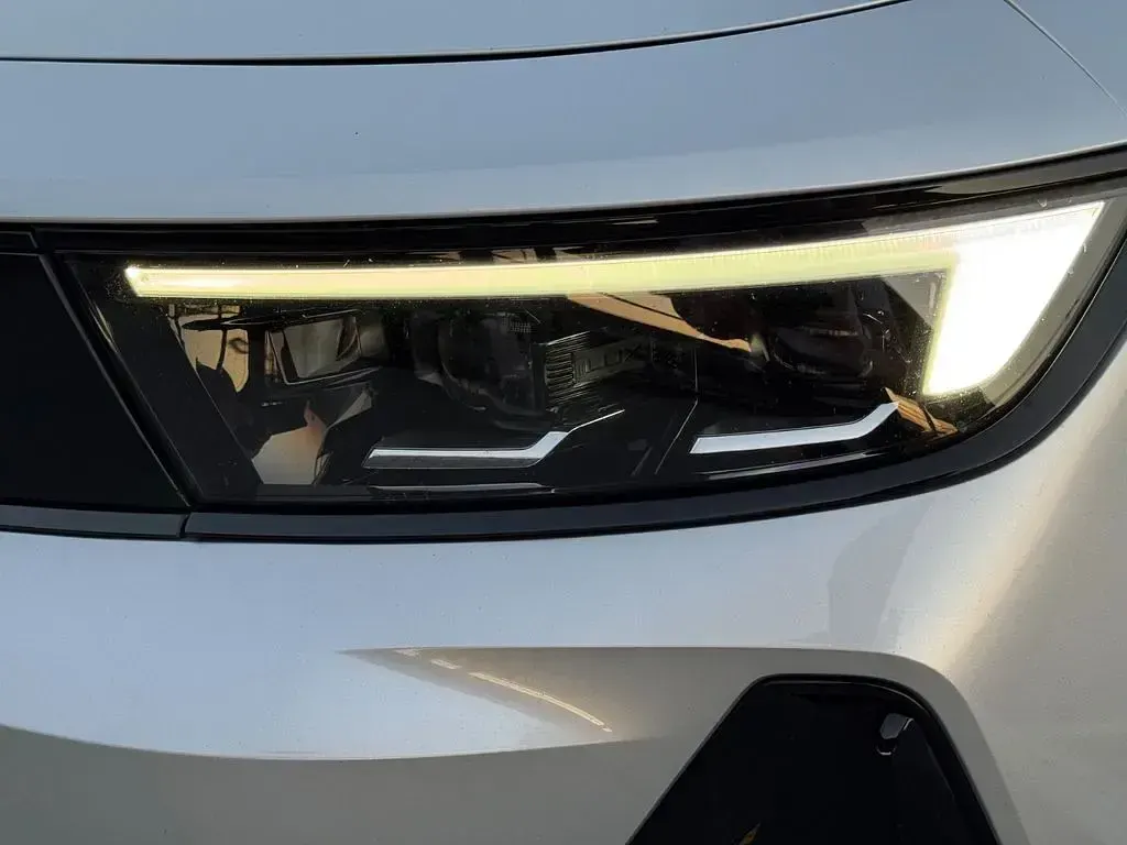 Gebraucht Opel Astra Ultimate 131 PS (96 kW) 2024 Silber Kleinwagen