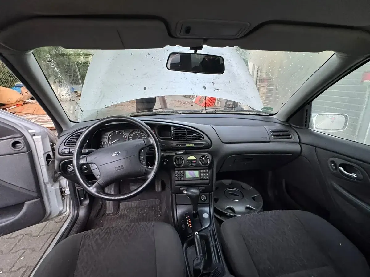 Usado Ford Mondeo 130 CV (95 kW) 1999 Verde Utilitario