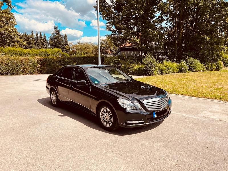 Gebraucht Mercedes E200 135 PS (99 kW) 2011 Schwarz Limousine
