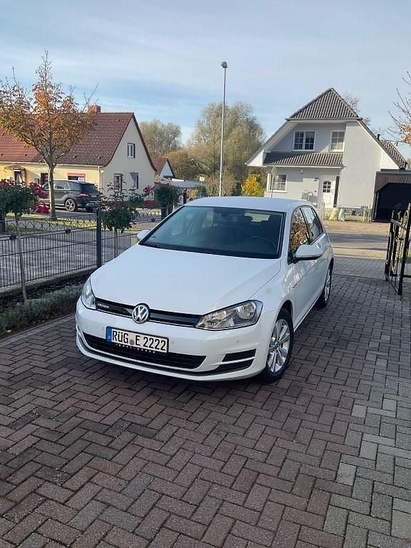 Weiß Gebraucht 2014 VW Golf VII Comfortline Limousine | 7.500 € (Guter Preis) - Bild 1/4