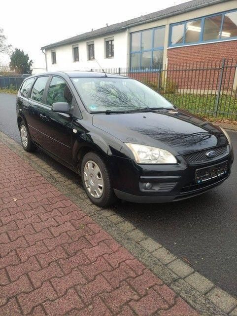 Schwarz Gebraucht 2007 Ford Focus Style Kombi | 1.490 € (Superpreis) - Bild 1/4