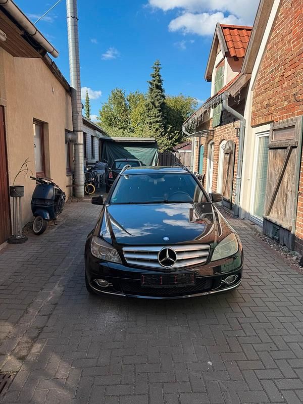Schwarz Gebraucht 2009 Mercedes C250 Kombi | 4.999 € (Fairer Preis) - Bild 1/4